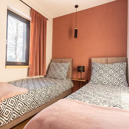 Zielona Zaba Hotel Derc Buitenkant foto